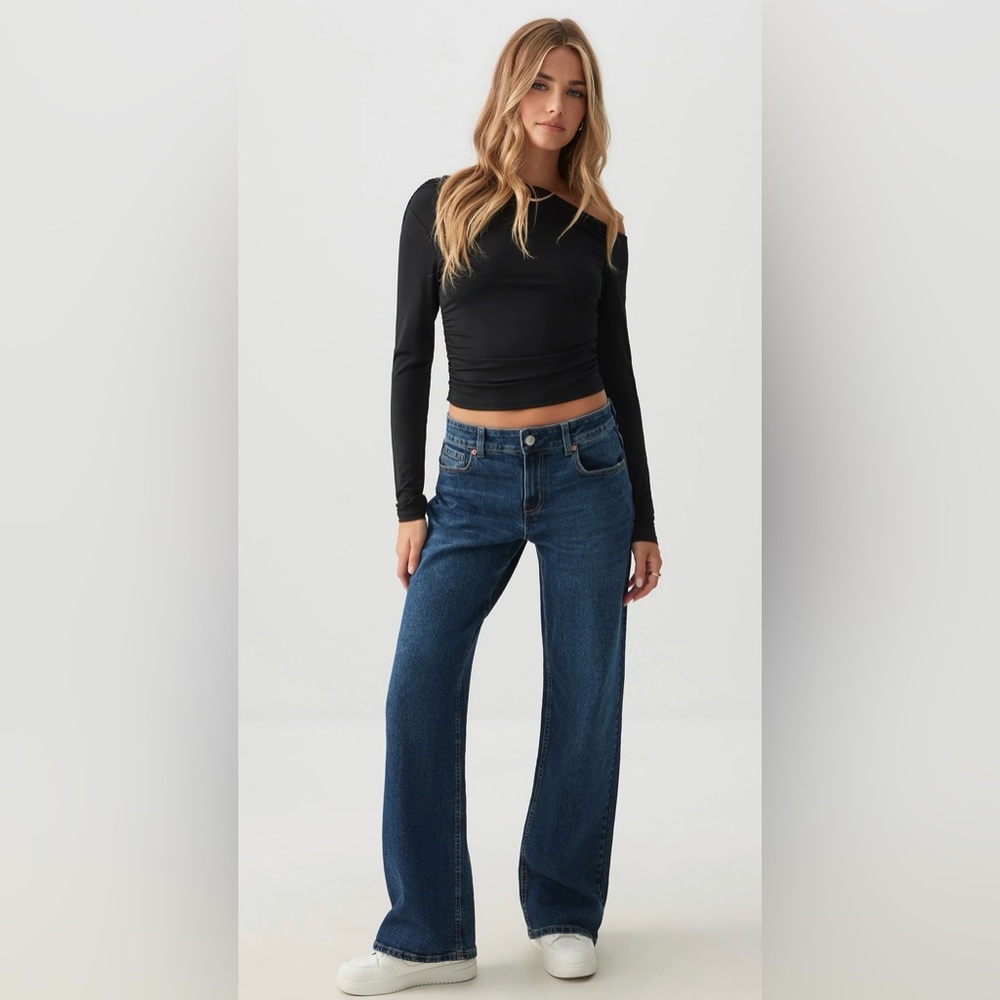 Ardene Straight Mid-Rise Jeans in Medium Blue Denim